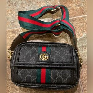 GGee monogram logo crossbody purse bag really cute 🔥💕💕